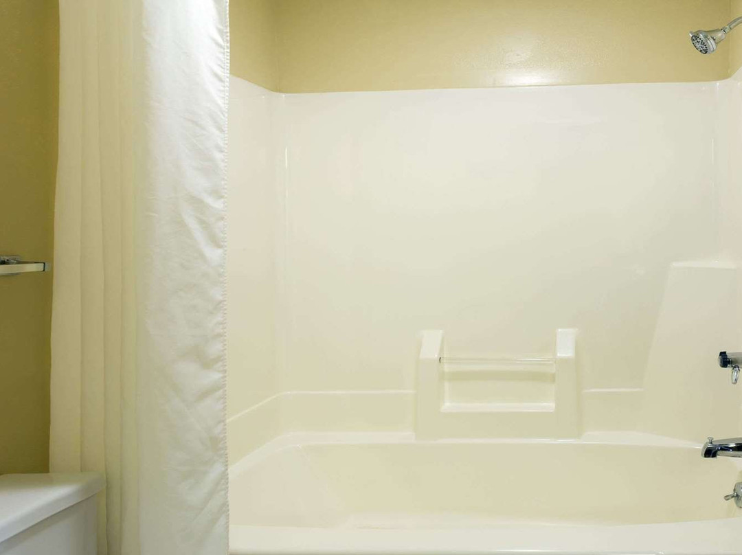 伊利诺斯州迪卡尔布速 8 酒店主图