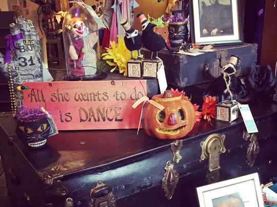 Skeleton Key Art and Antiques-罗克艾兰必去景点