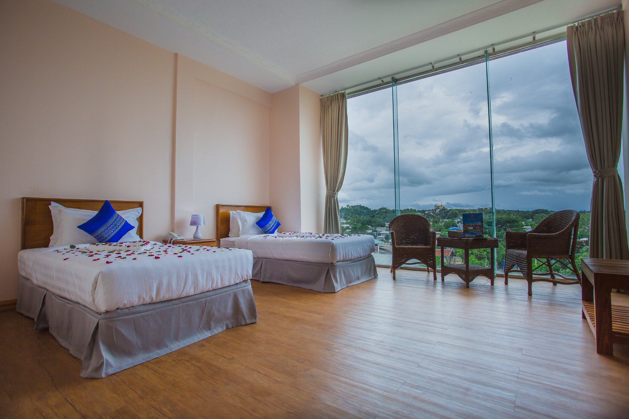 Famous Hotel (Loikaw)-官方