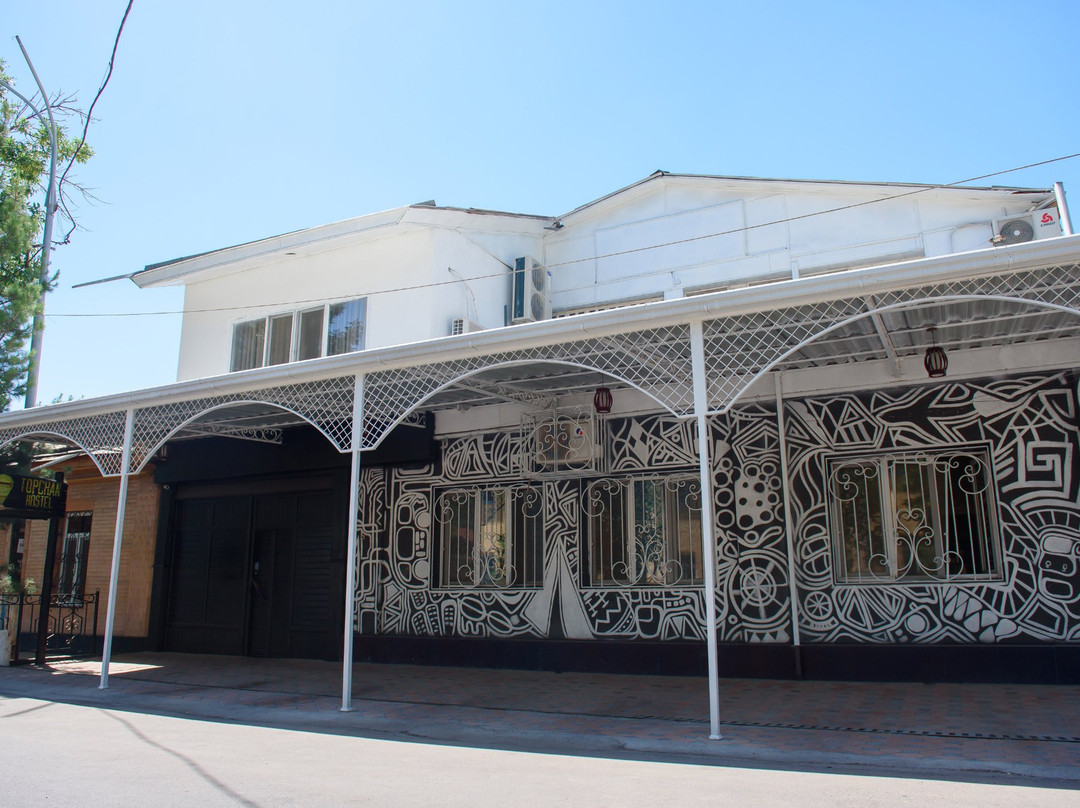 Topchan Hostel主图