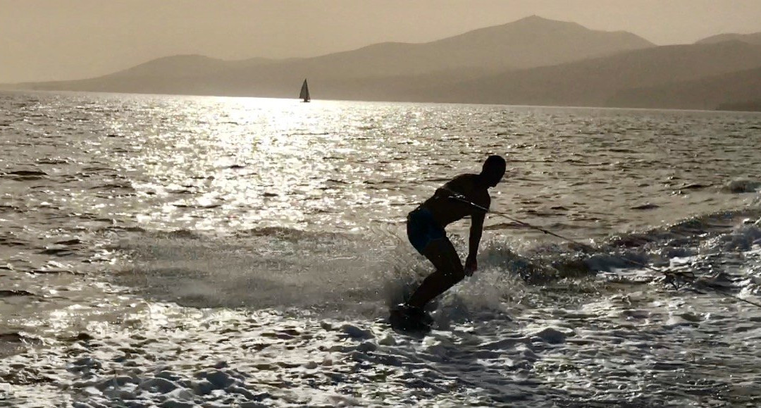 Rent a Boat Lanzarote-卡拉罗港口必去景点