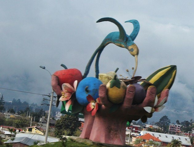 Monumento Ambato Tierra de Frutas y Flores