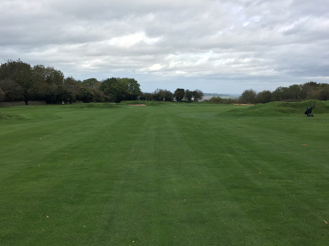 Broadway Golf Club-百老汇必去景点