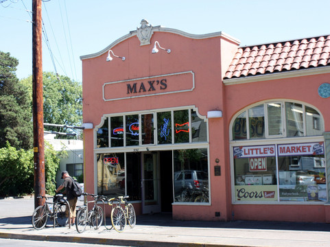 Max's Tavern