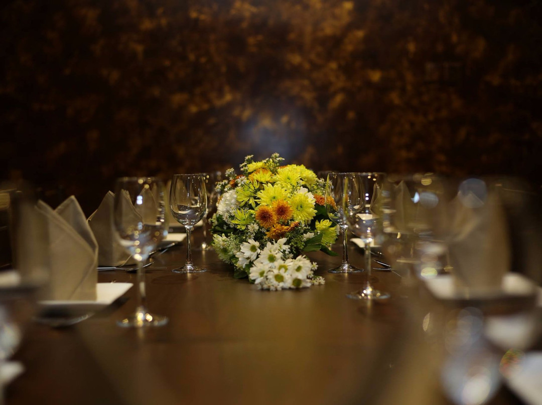 Kreeptow Lounge & Restaurant