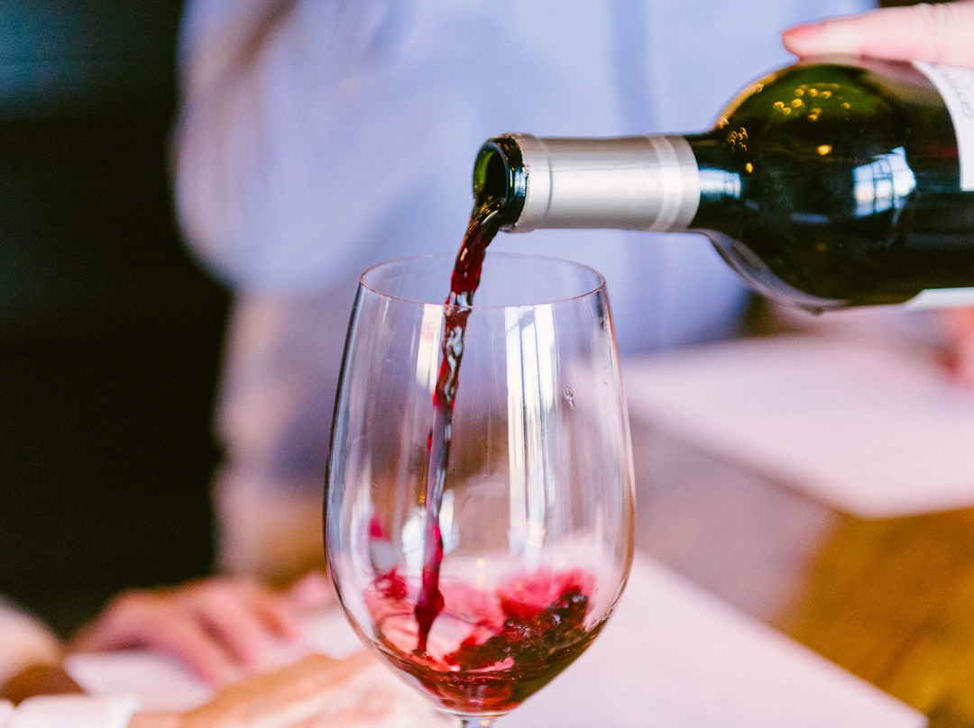 Urban Bottle Wine & Spirits-卡斯珀必去景点