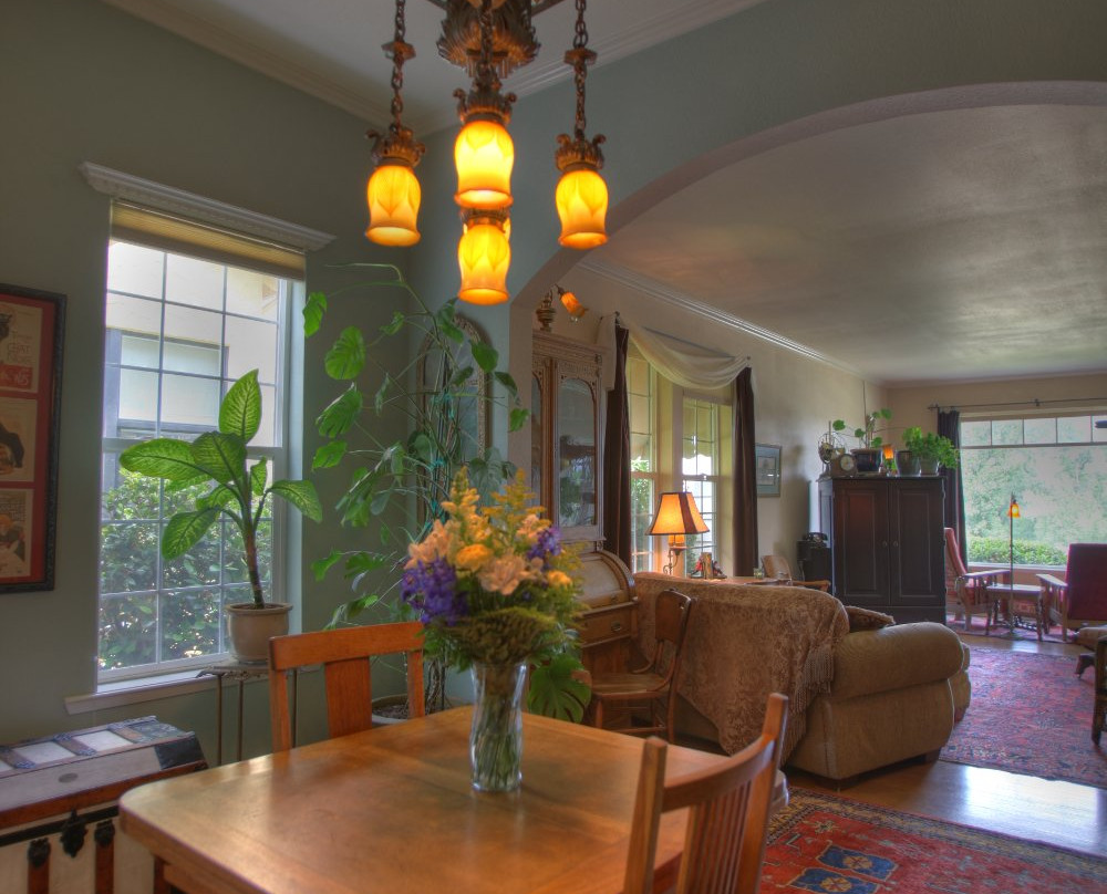 The Desmond House主图