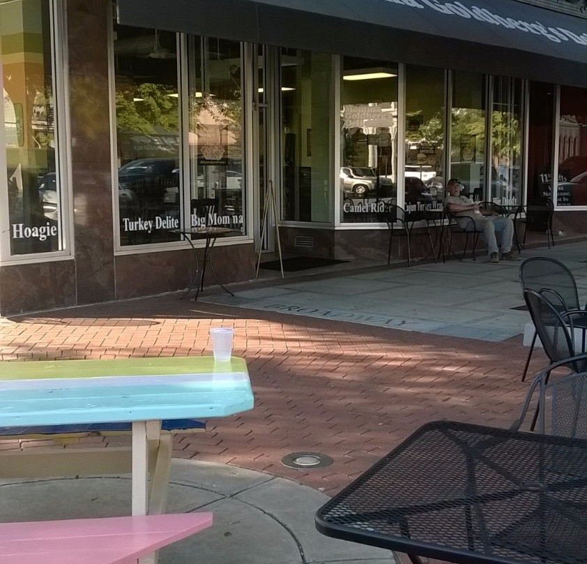 Momma Goldbergs Deli