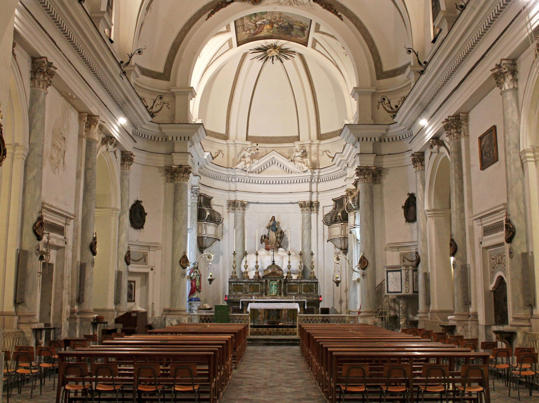 Chiesa della Santissima Trinità e San Marziano景点图片