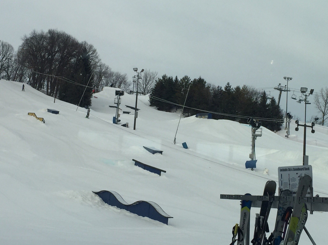 Hyland Ski and Snowboard Area-布卢明顿必去景点