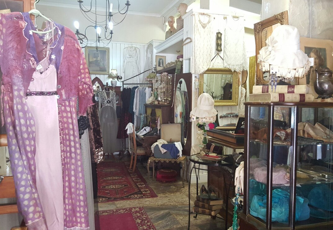 Mona Lisa Garment Gallery-克拉伦斯必去景点