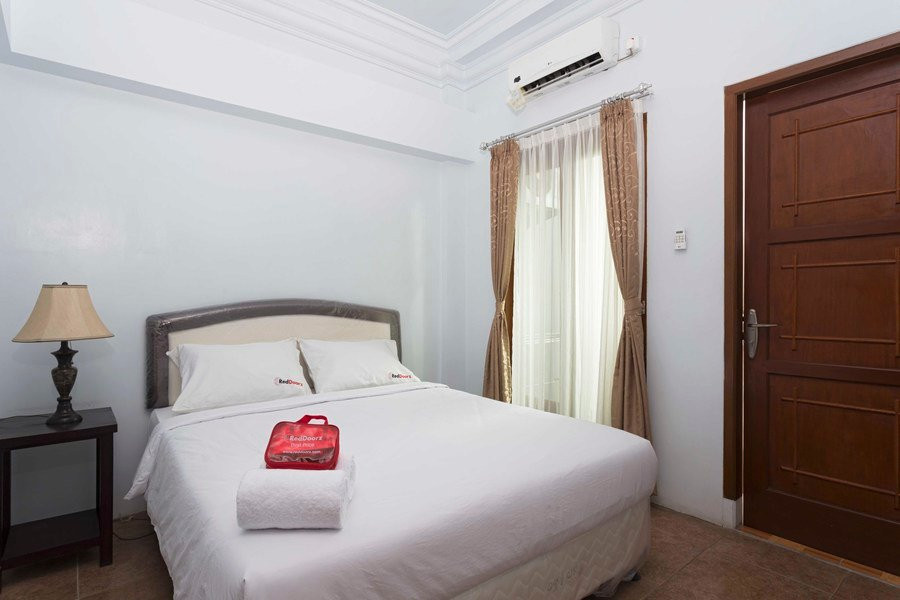 RedDoorz Tanah Baru