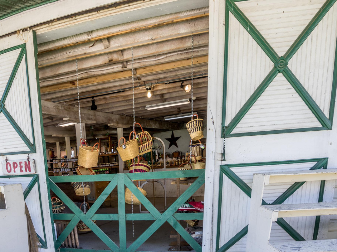 The Historic Round Barn & Farm Market景点图片