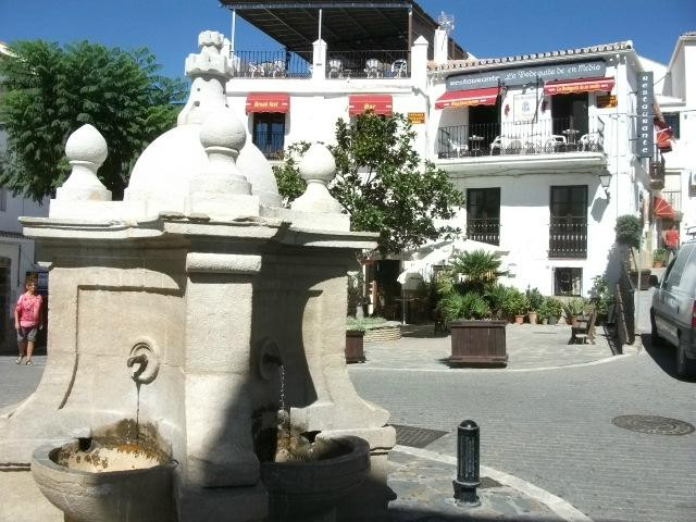 Carlos III Fountain景点图片