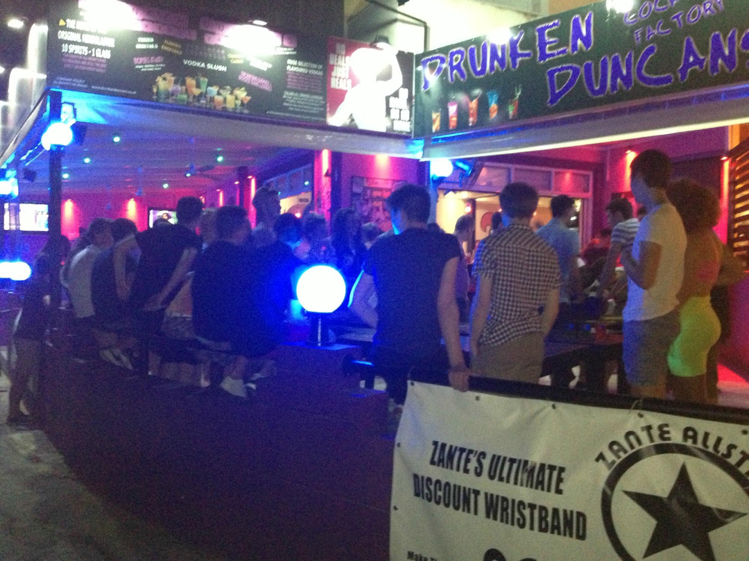 Drunken Duncan's Cocktail Factory-扎金索斯州必去景点