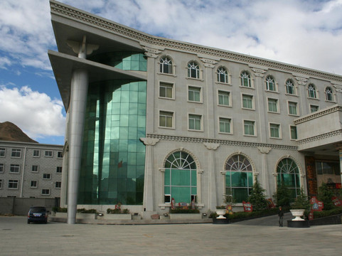 雅鲁藏布大酒店主图