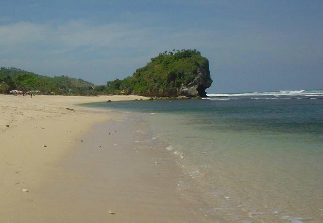 Indrayanti Beach-基杜尔山必去景点