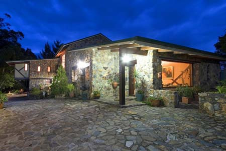 山区城堡酒店主图