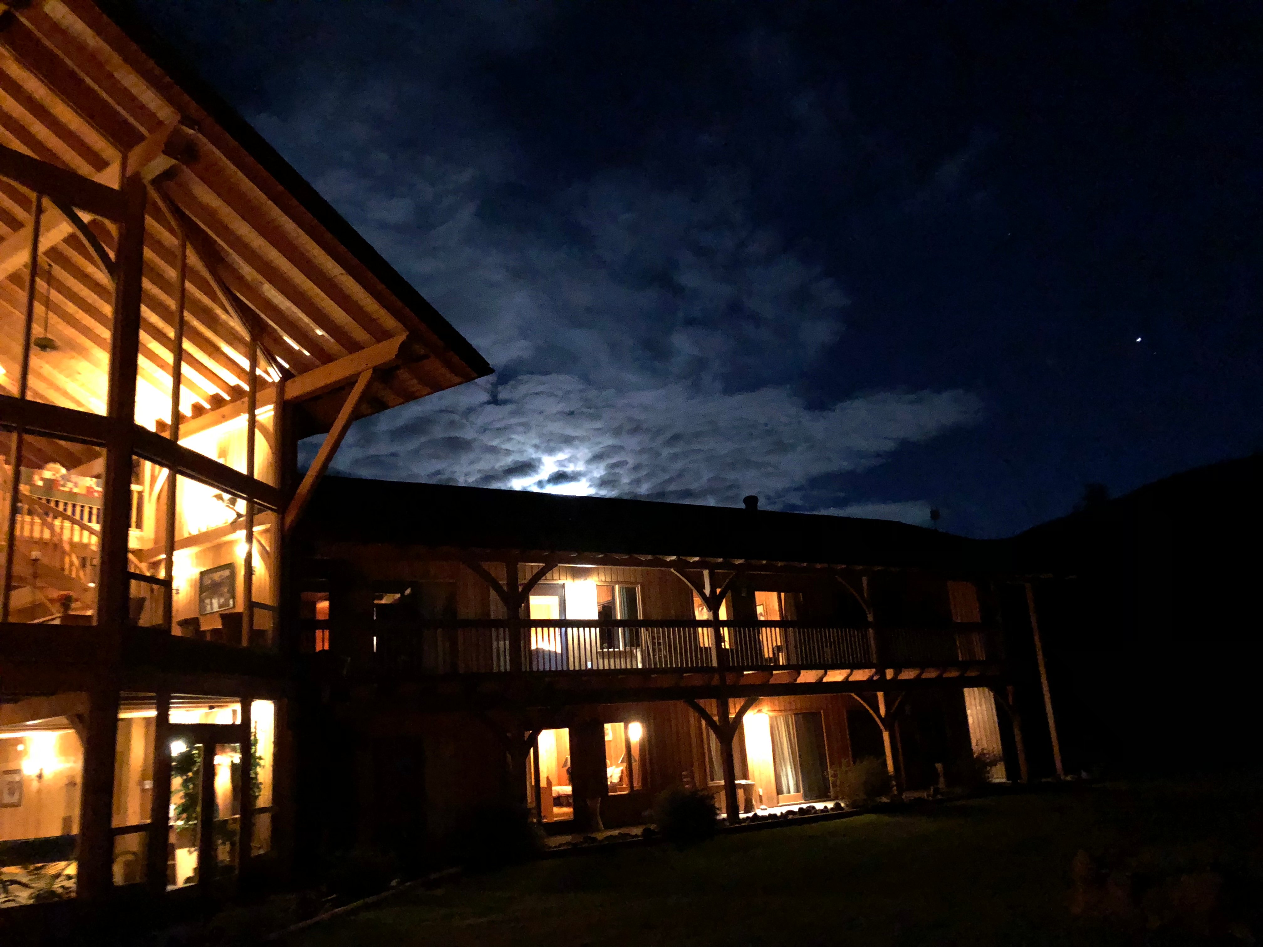 Bear Claw Lodge-官方
