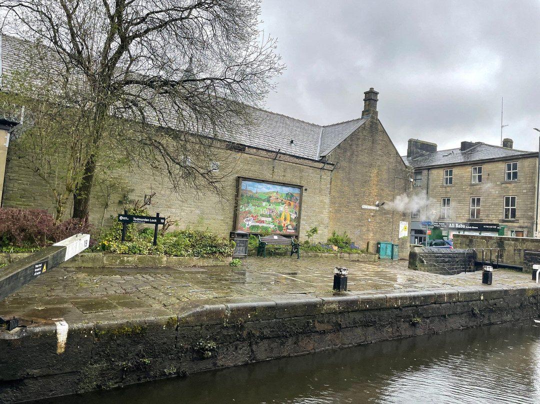 Rochdale Canal Loch 19 - Todmorden Loch景点图片