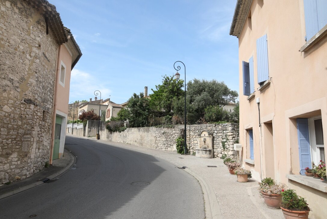 Fontaine Rue Carriero Frédéric Mistral-Velleron必去景点