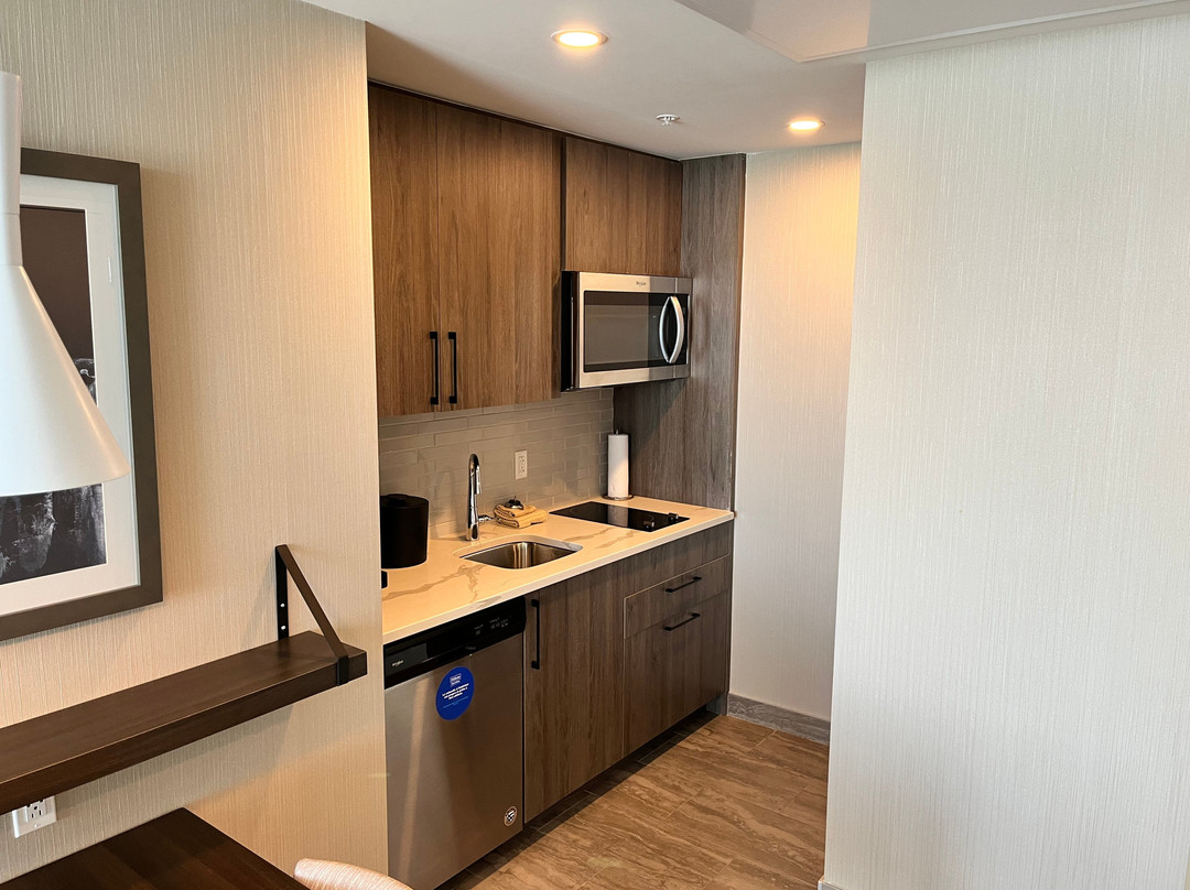 Homewood Suites By Hilton Montreal Midtown主图