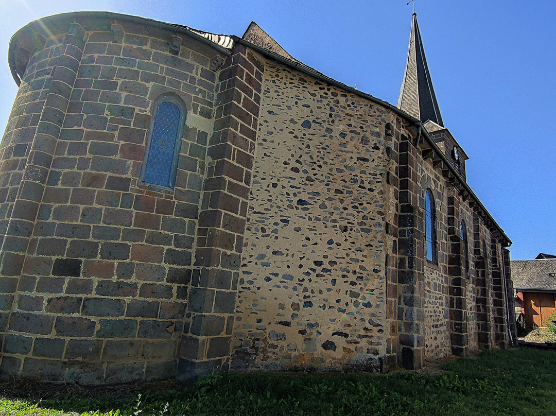 Saint-Austremoine Church景点图片