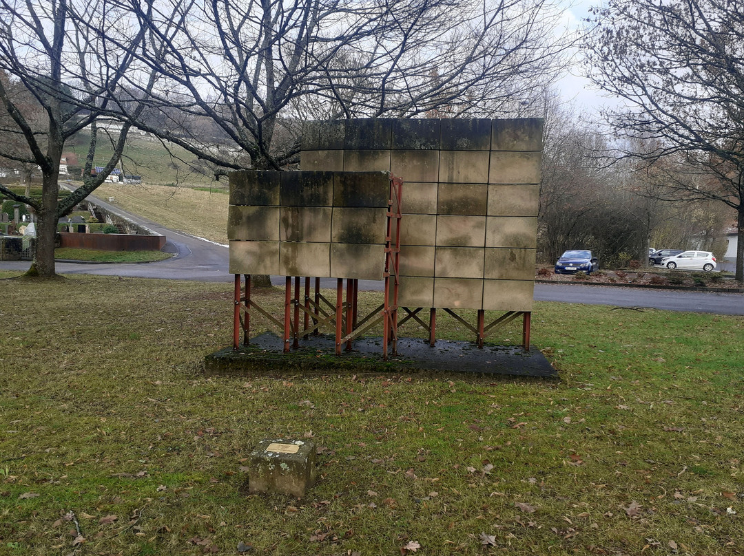 Skulptur "Schleierwerk"-Bann必去景点