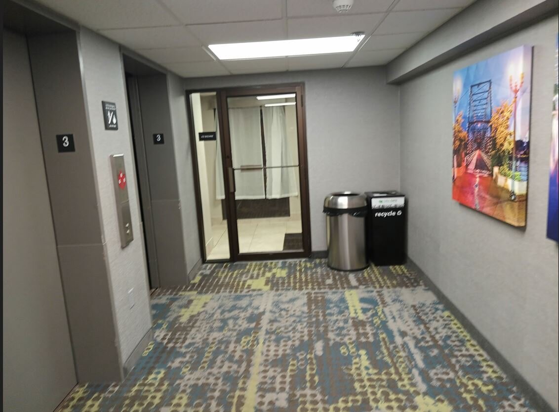 Hampton Inn Harrisburg-west-浴室