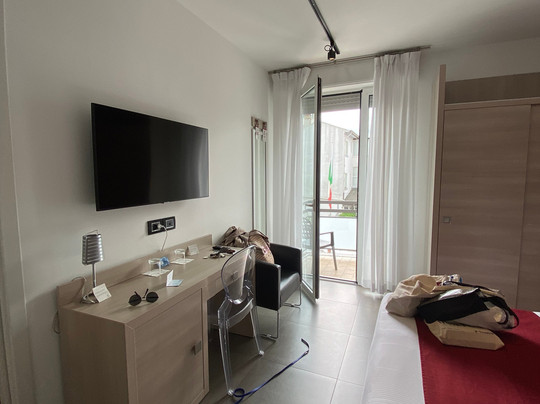 艾德隆酒店主图