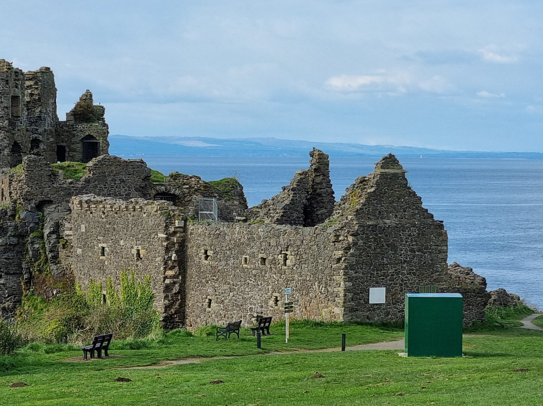 Dunure Castle景点图片