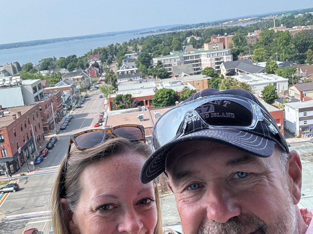 霍尔曼大酒店主图