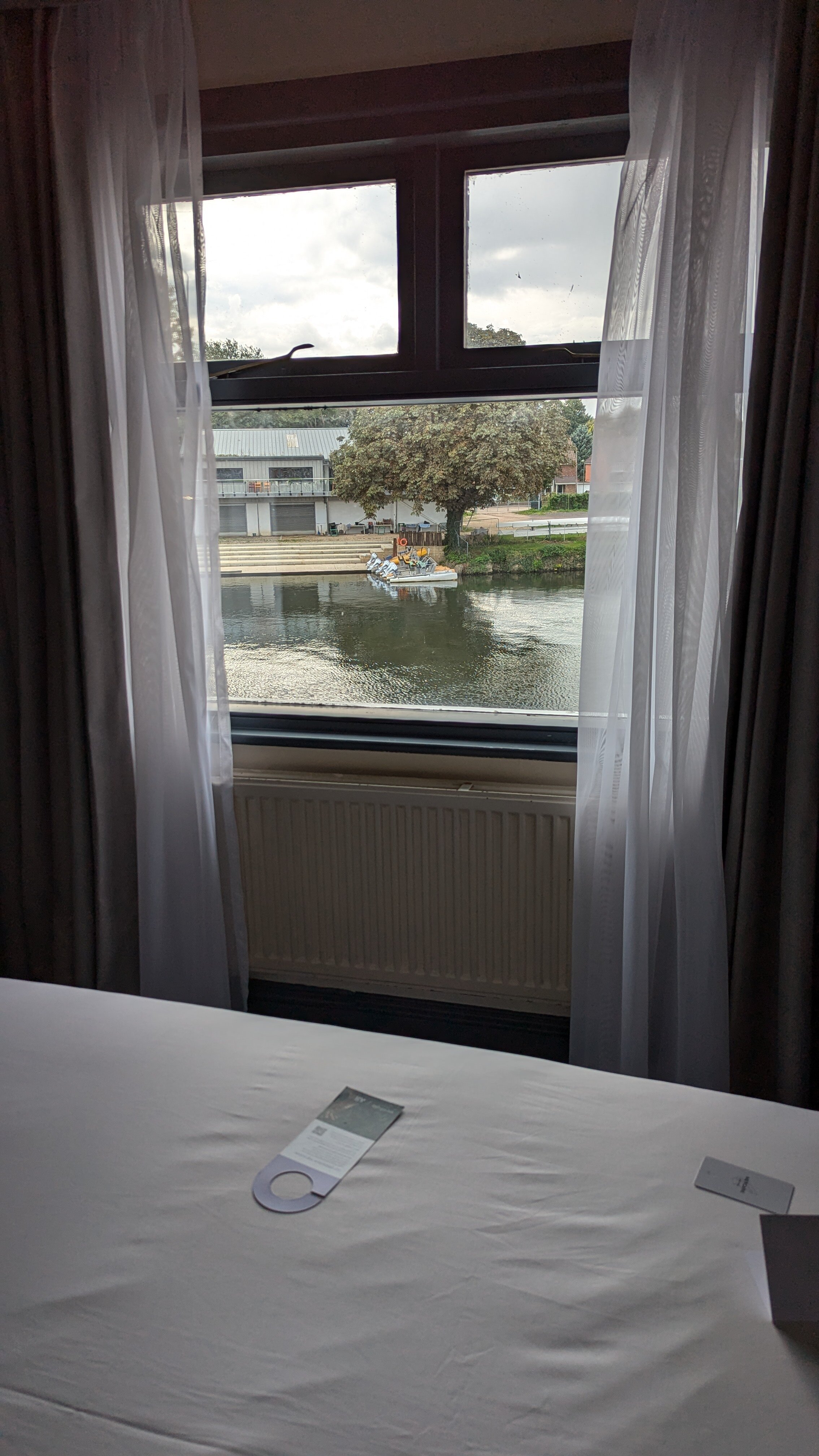 Sunday Hotel Staines-酒店景观