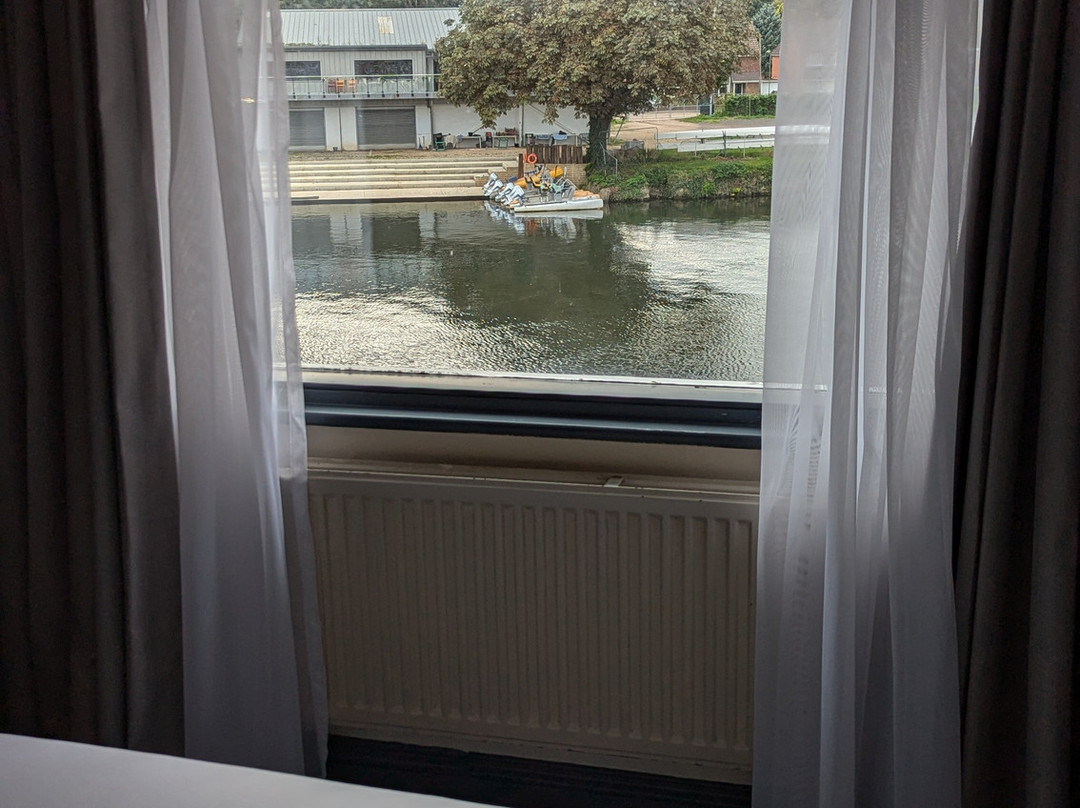 Sunday Hotel Staines主图