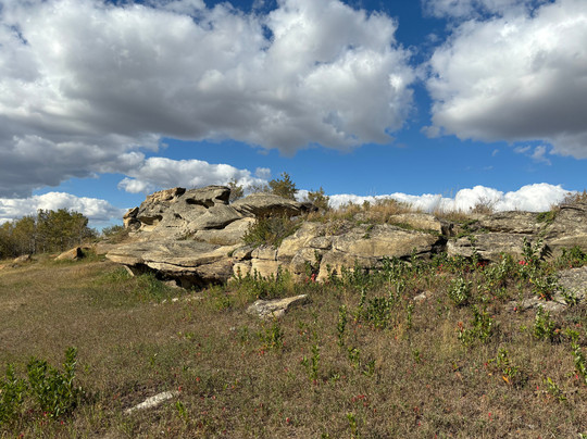 La Roche Percee Provincial Historic Site & Short Creek Cairn-Roche Percee必去景点