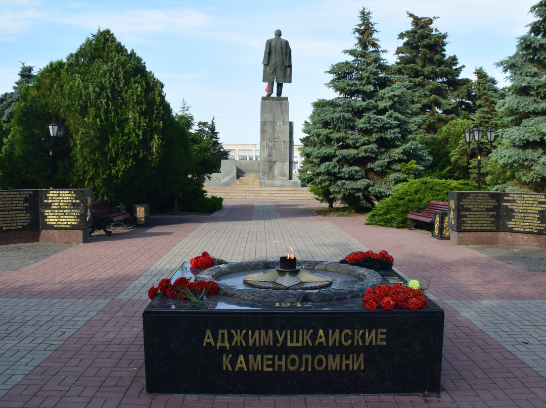 Obelisk of Glory and Eternal Flame-Kerch必去景点