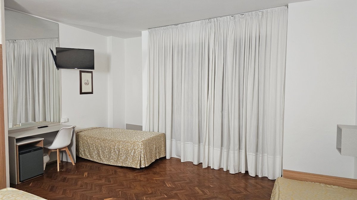 高尔夫大酒店-客卧