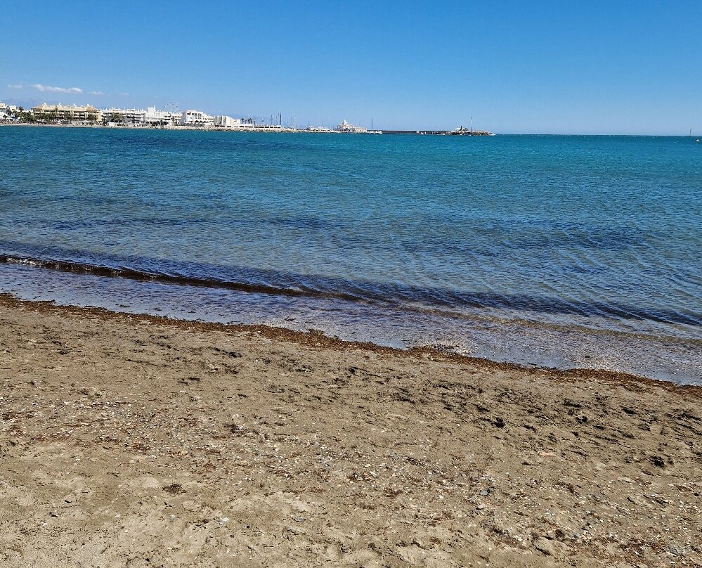 La Perla Beach景点图片