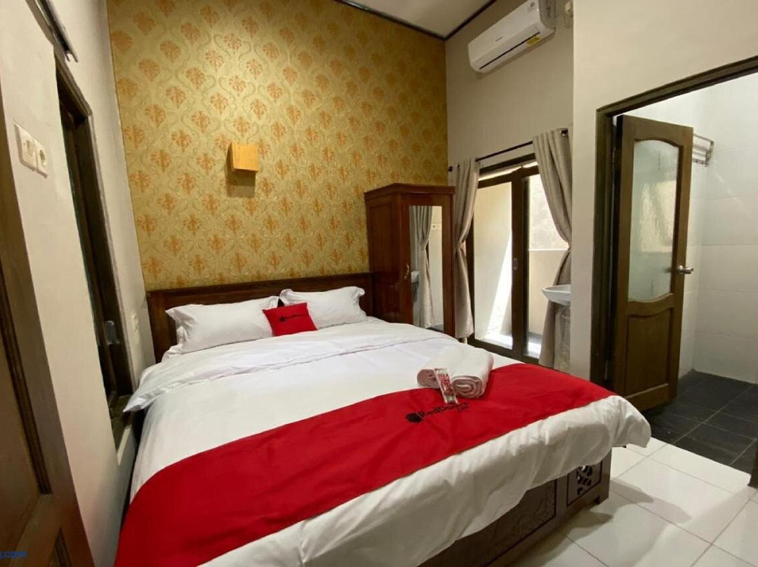 RedDoorz near Mojokerto Train Station