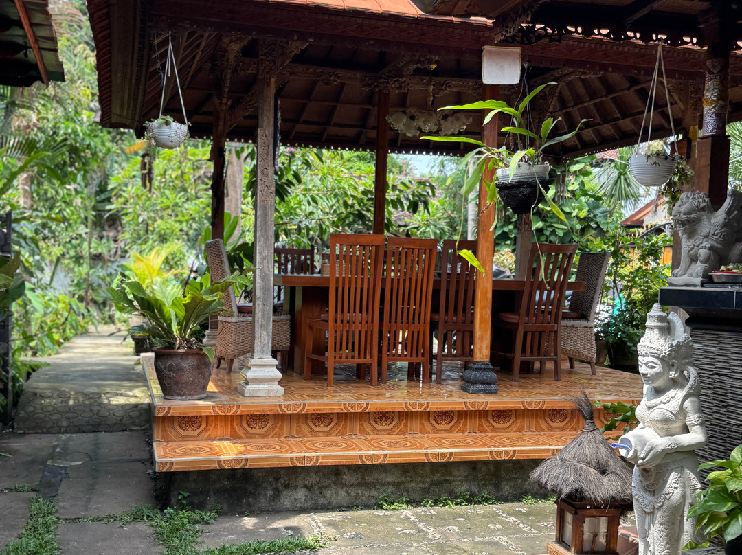 Barclona Guesthouses Lovina主图