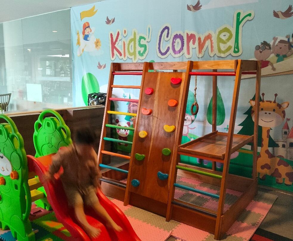 Front One Akshaya Hotel Karawang主图