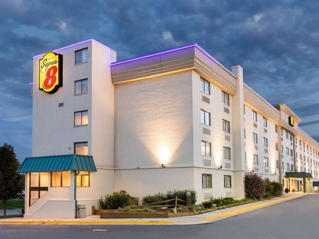 Super 8 By Wyndham Frederick主图