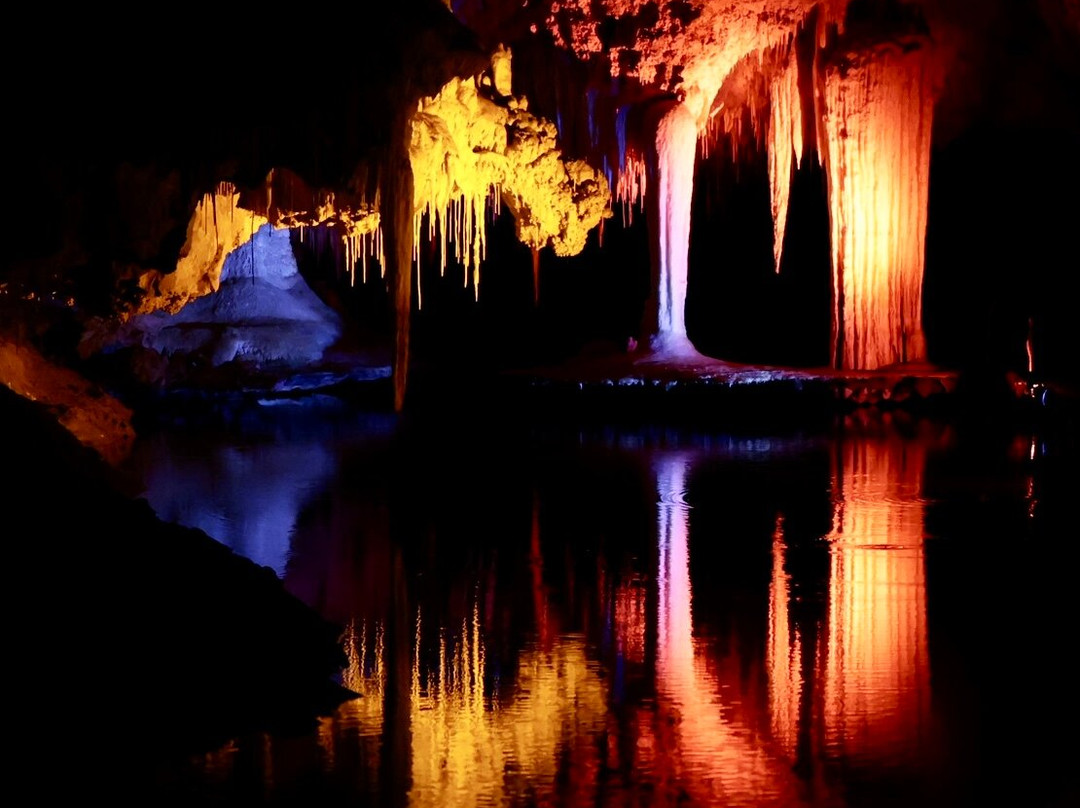 Lake Cave景点图片