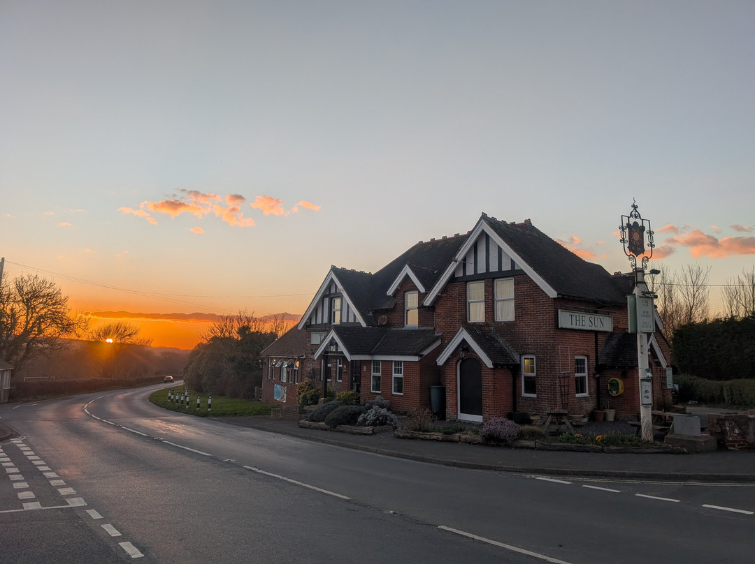 Ningwood餐馆和美食-The Sun, Calbourne