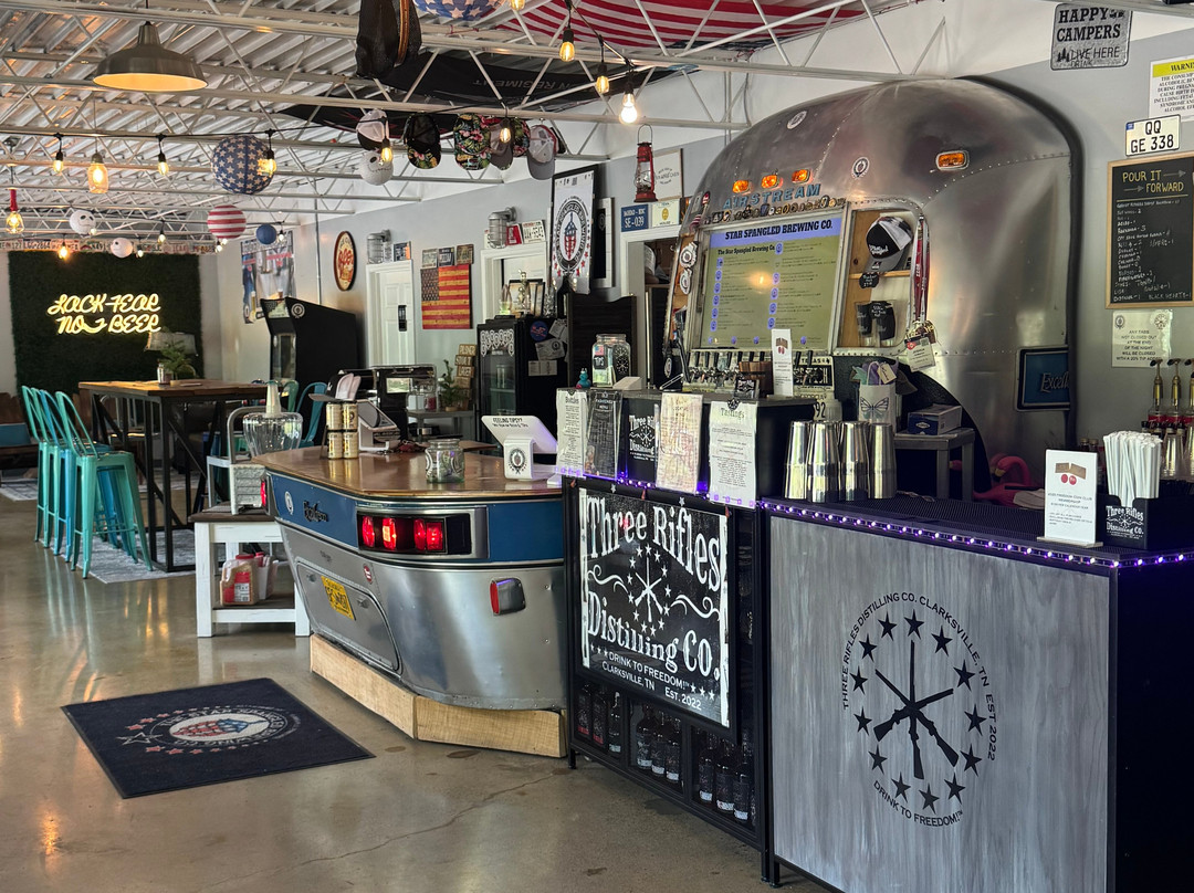 Three Rifles Distilling Co.-克拉克斯维尔必去景点