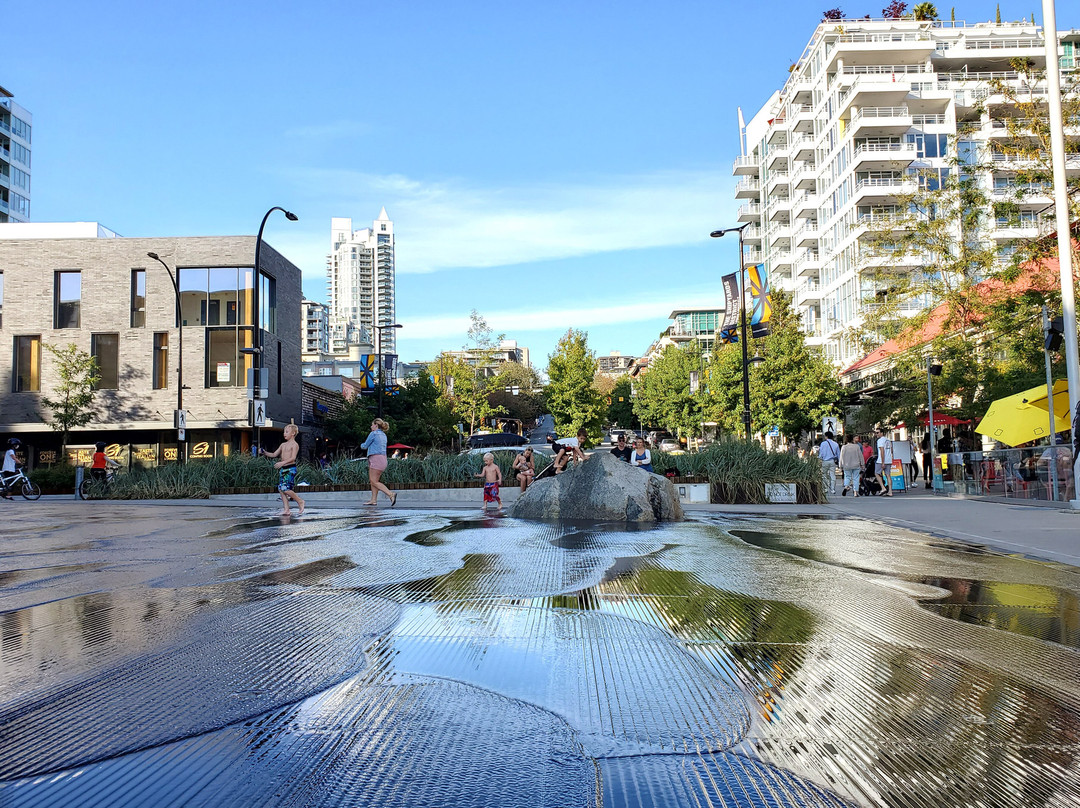 The Shipyards-北温哥华必去景点