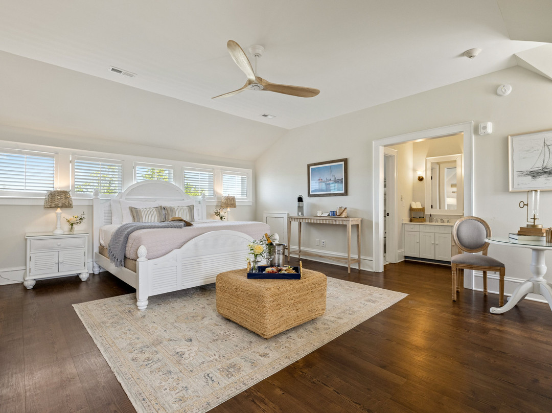 Tranquil House Inn主图