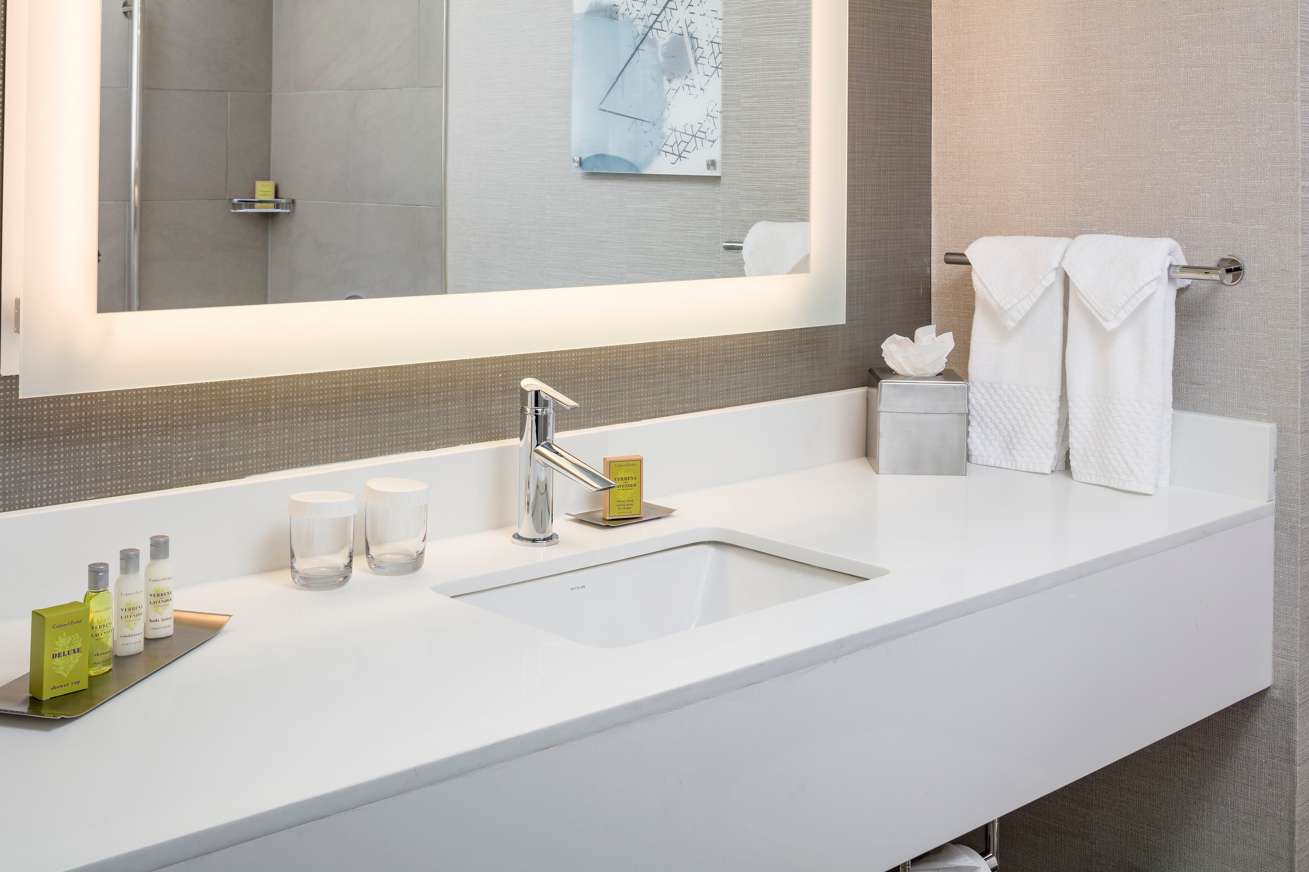 DoubleTree by Hilton Boston Logan Airport Chelsea-浴室