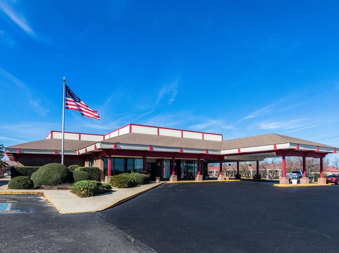 Econo Lodge Inn & Suites Conference Center