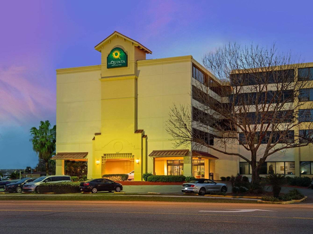 La Quinta Inn & Suites by Wyndham New Orleans Airport